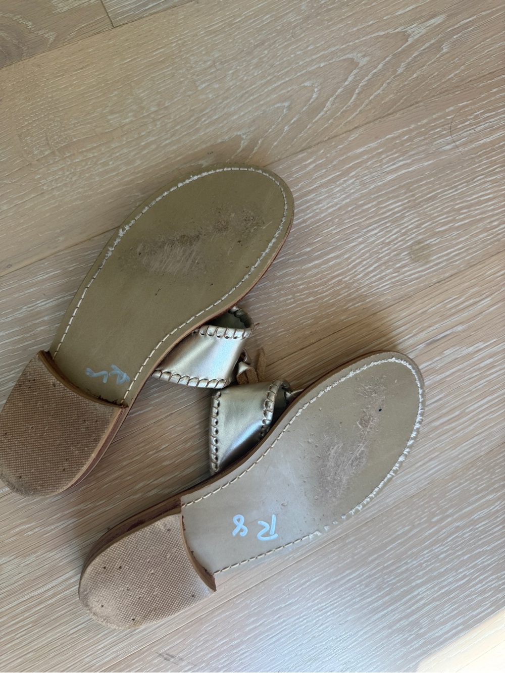 Jack Rogers Adeline Gold Whipstitched Leather Bow Thong Flat Sandals Size 7M - Picture 6 of 7